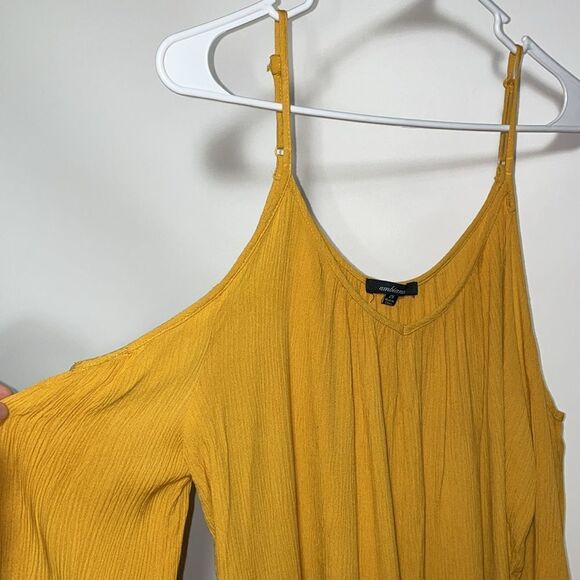 Ambiance peek a boo shoulder top - Picture 5 of 8